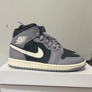 Nike Air JORDAN 1 MID 'CEMENT GREY'